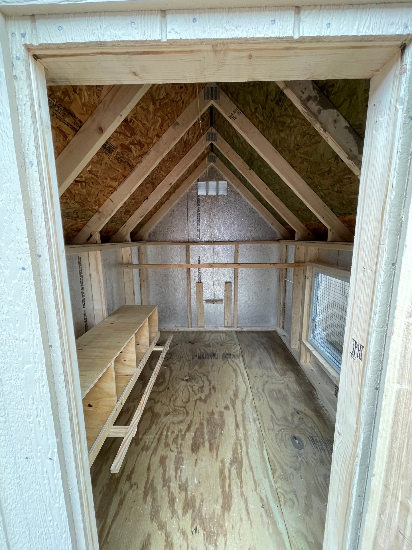 Chicken Coop/Hen House- "Estate Charm"
