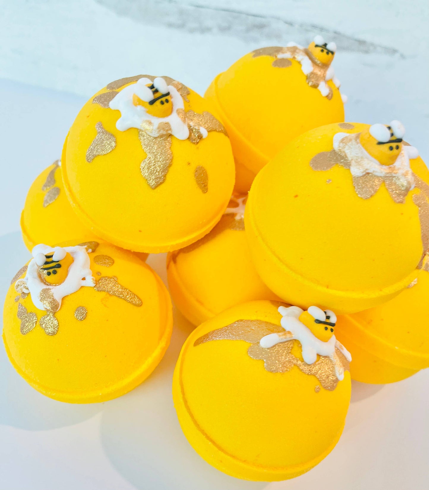 Honeybee Vibes Bath Bomb