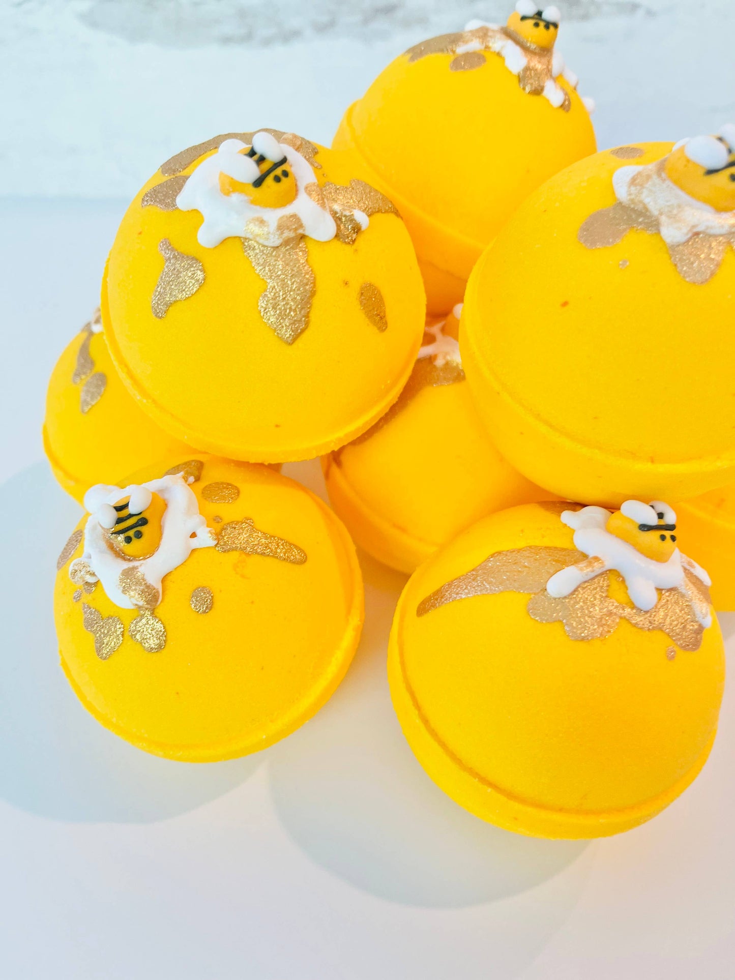 Honeybee Vibes Bath Bomb